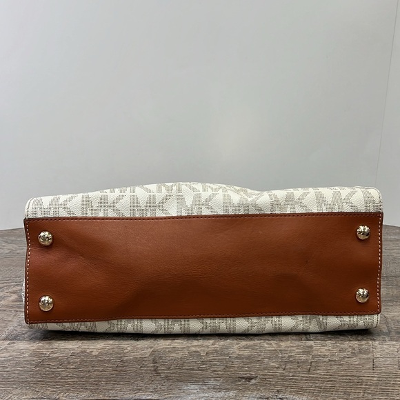 Michael Kors Hamilton Large Logo Tote - Picture 9 of 16